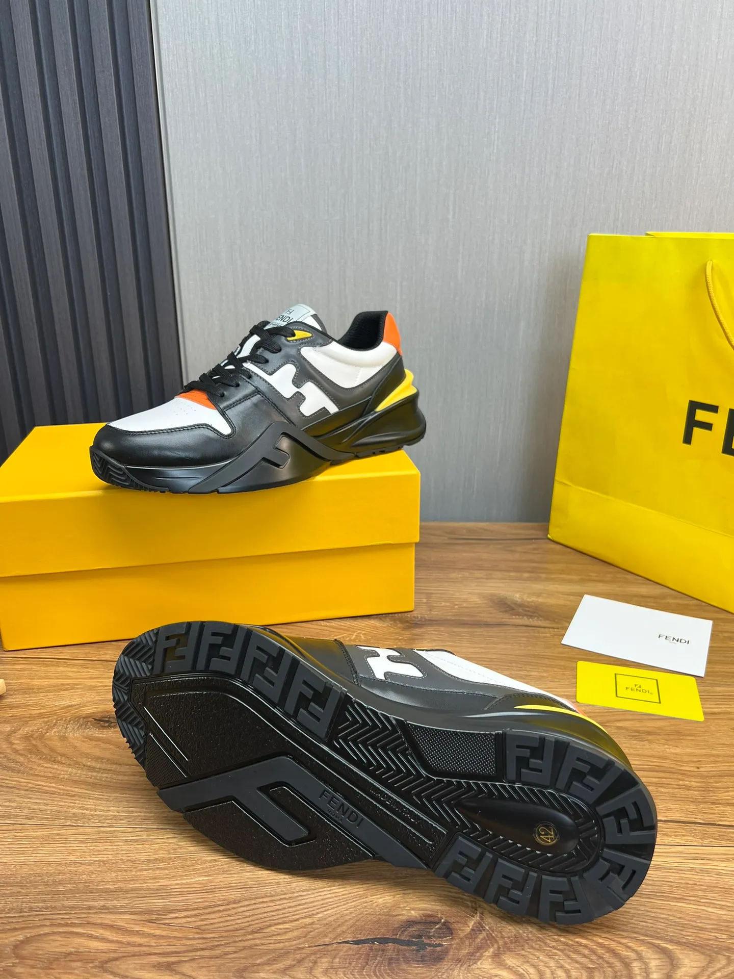 Men's shoes 💰520💰 Fendi [Fendi] hot style is on the market 🔥Fashionable casual men's shoes 🔱 Made of original cowhide + breathable mesh lining + sheepskin feet, perfect shape, top quality, you deserve it 🔜Original outsole, ultra-light, non-slip and wear-resistant 👣 Standard size 38-44 (customized in 45)